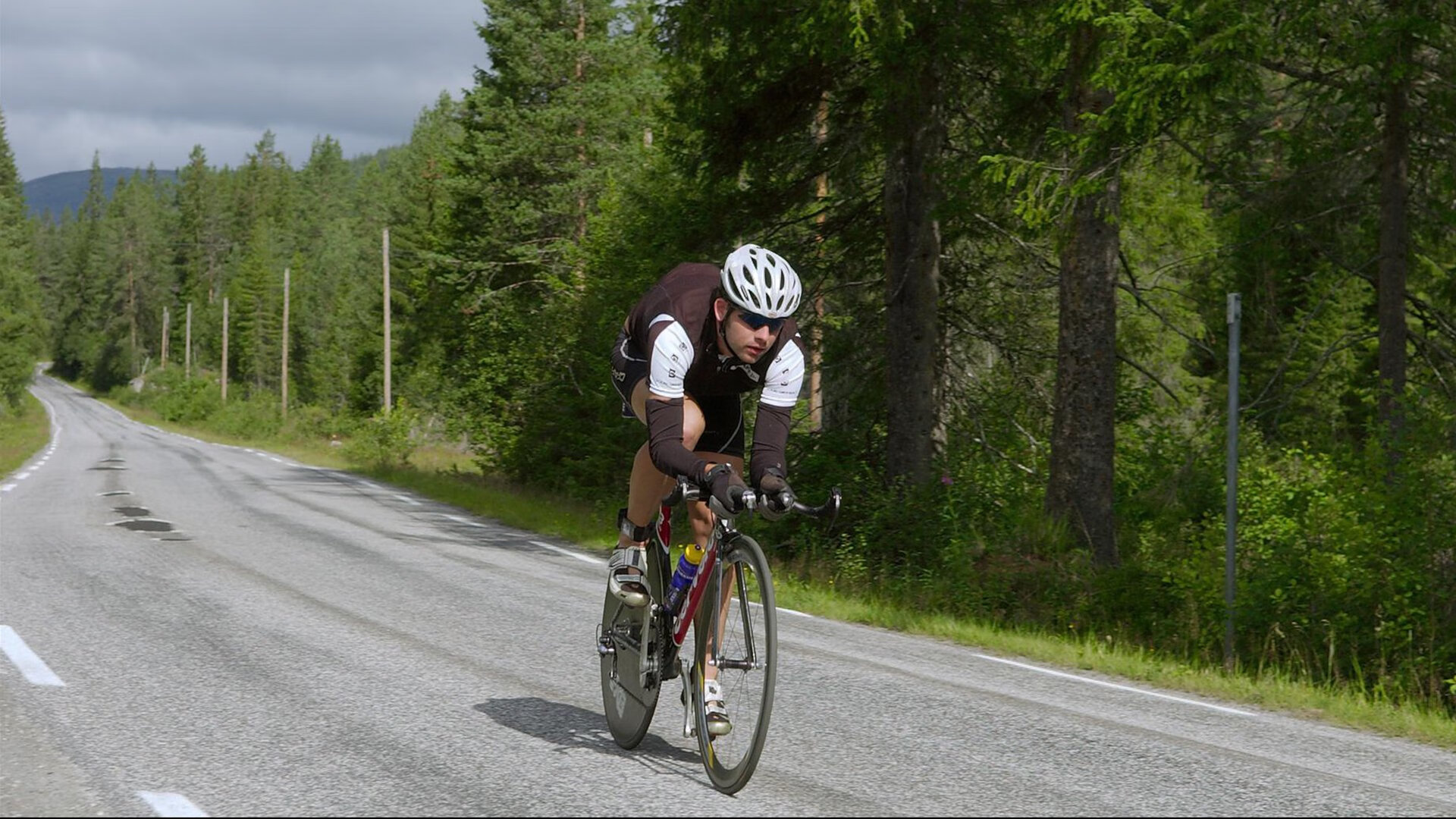 戈贝尔一柱擎天！猛龙鏖战鹈鹕，法国铁塔成胜负关键手