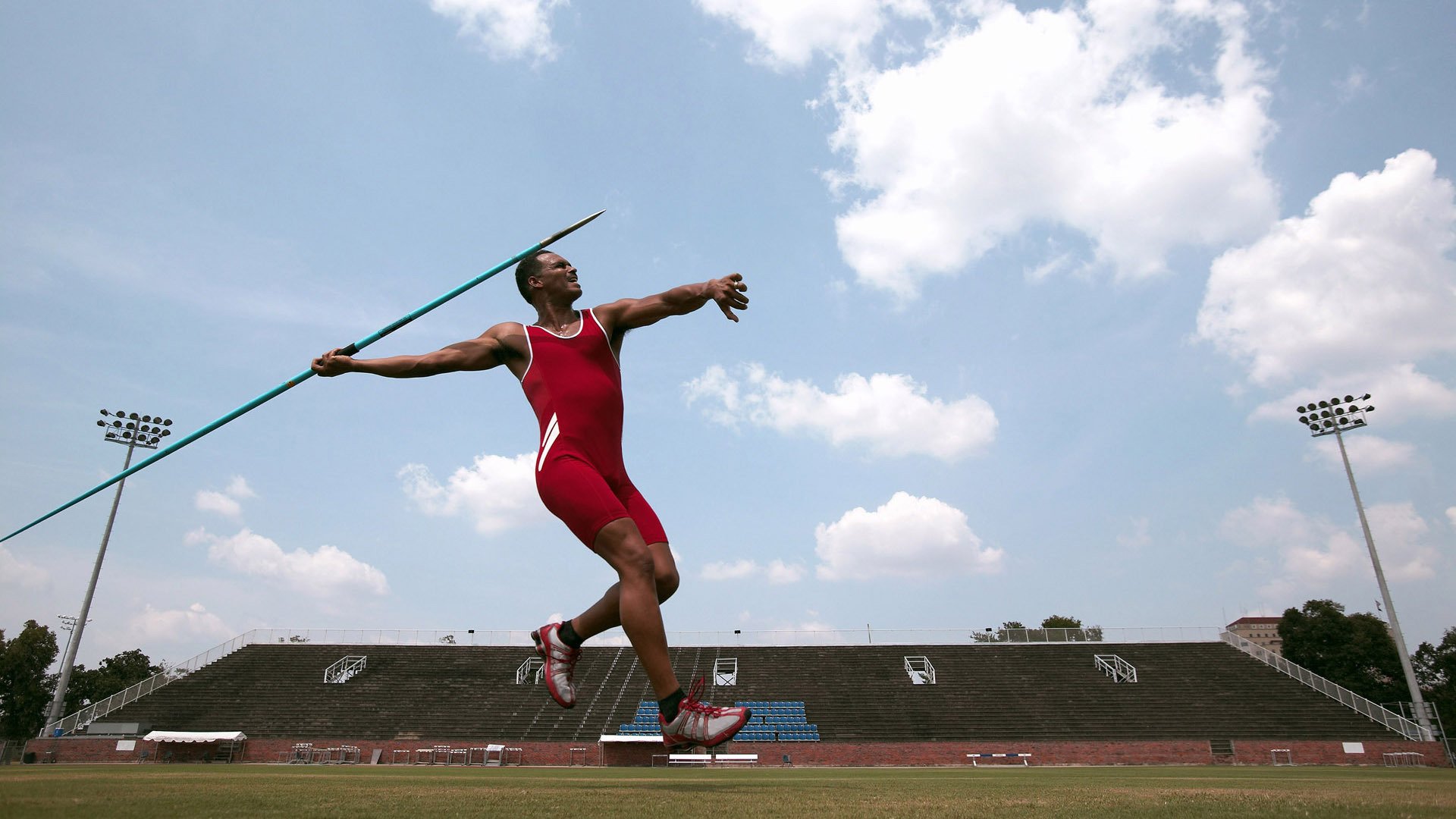 马丁内利连续开火定胜局！伊拉克恶战突围，战术纪律压倒身体优势