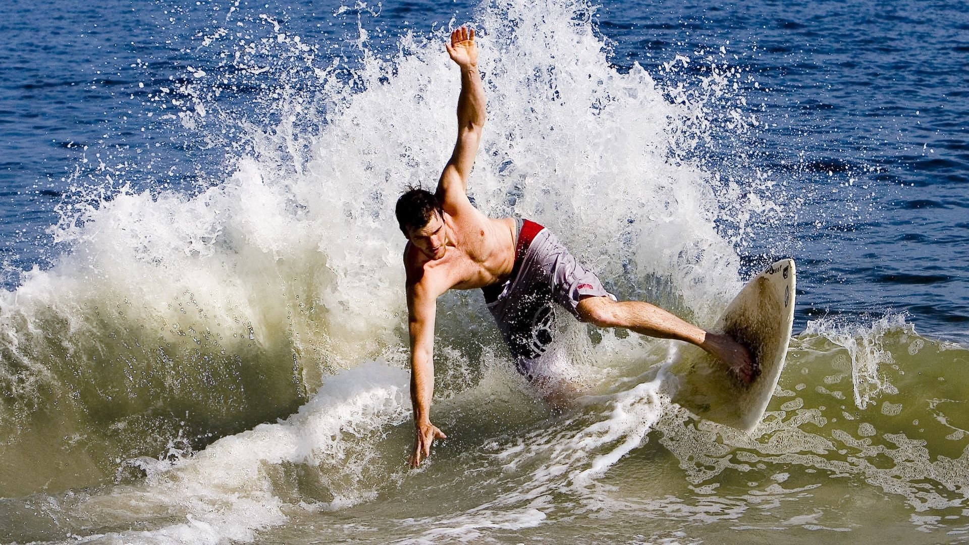 神话再临！希腊超级巨人杀手屠城，卢卡库用肌肉与智慧写就现代中锋进化论